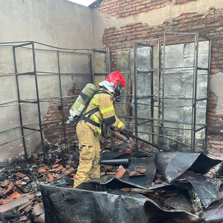 Incêndio atinge depósito de materiais no Sertão da Paraíba