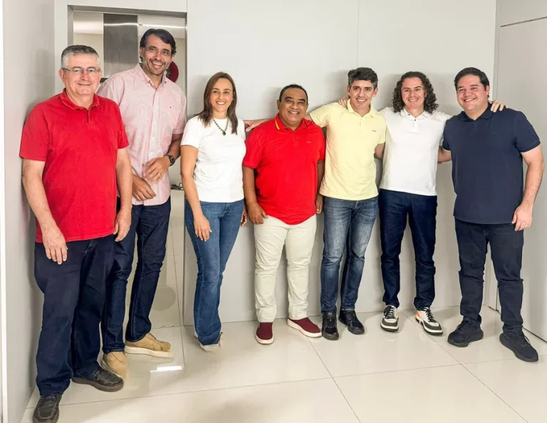 Tovar participa de reunião com pré-candidatos do MDB e Veneziano abre portas para filiação