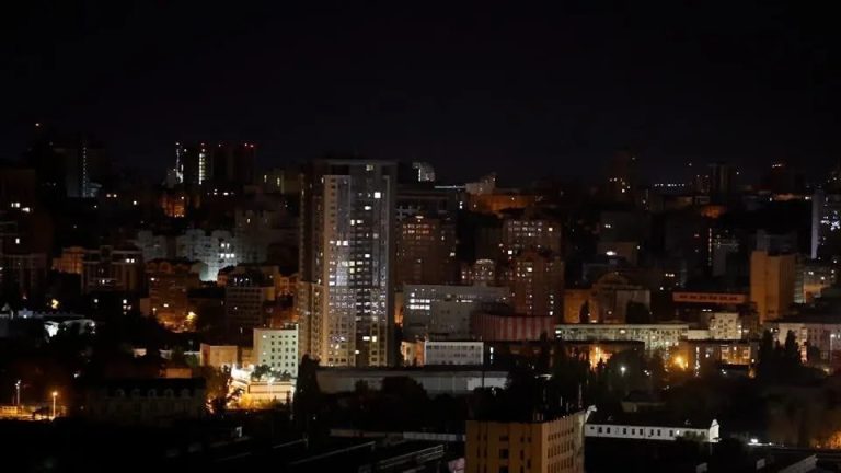 Rússia realiza ataque noturno com drones contra Kiev