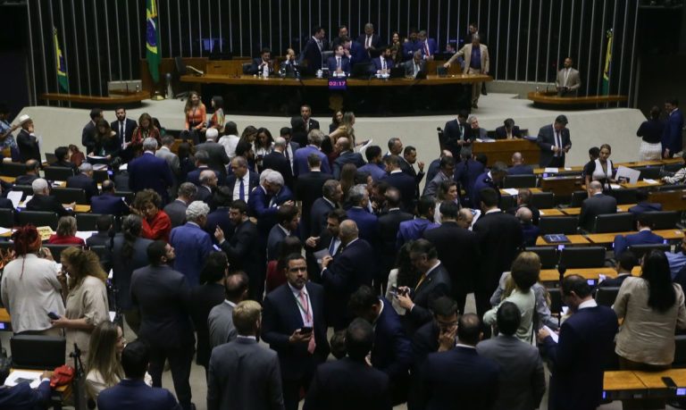 Após Câmara aprovar isenção do IR, governo projeta votação rápida no Senado