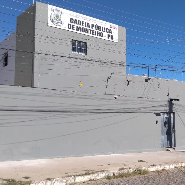 Presos queimam colchões e tentam iniciar rebelião na Cadeia Pública de Monteiro