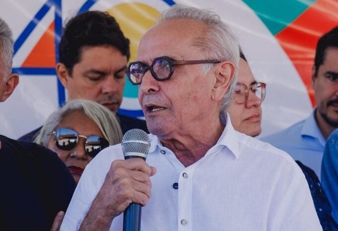 Cícero joga nova peça no tabuleiro e revela convite a Pe. Fabrício para disputa ao Senado: “Está refletindo”