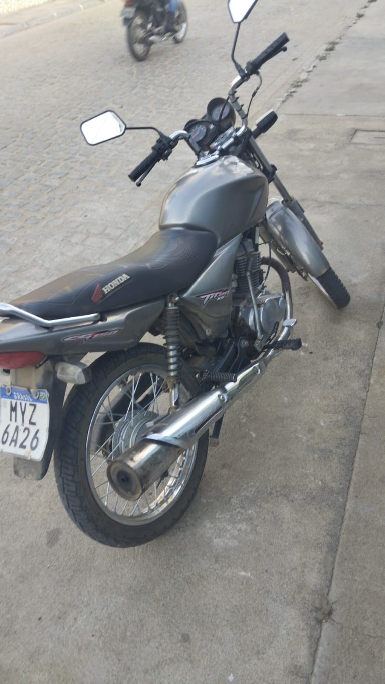 Moto furtada em Monteiro é localizada abandonada horas depois próximo ao posto de Alexandre