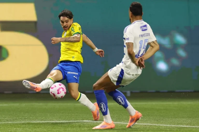 Flamengo e Palmeiras tropeçam pelo Basileirão; veja classificação