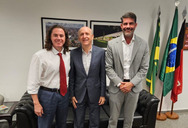 Famup e CNM se reúnem com senador Veneziano Vital para tratar de compensação aos municípios