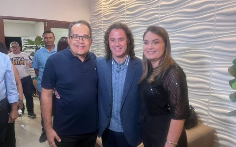 Veneziano participa da Festa da Uva em Natuba e prefeito Linsinho reafirma compromissos com o Senador