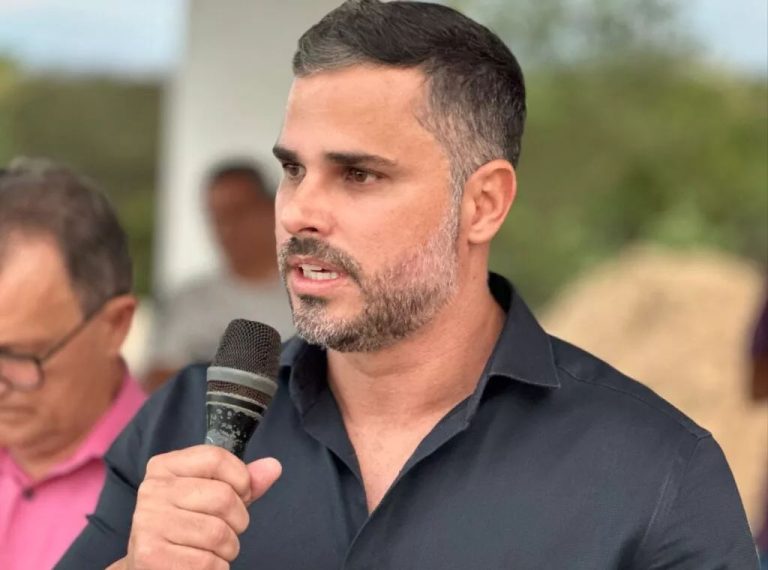 Prefeito Felício Queiroz autoriza ampliação de escola municipal em São José dos Cordeiros