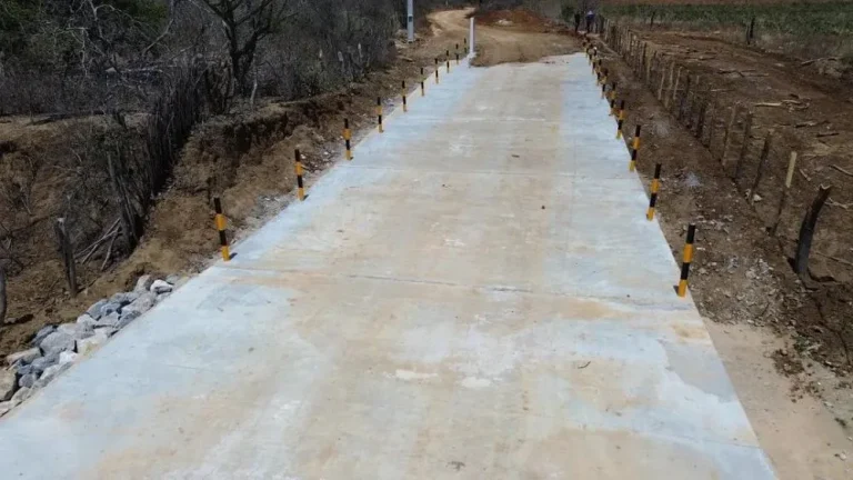 Prefeito de Gurjão entrega passagem molhada na comunidade Quixaba e reforça compromisso com o desenvolvimento rural