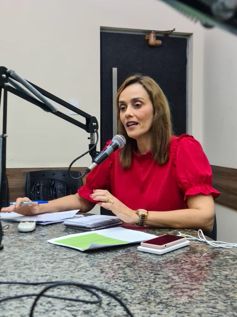 Ana Cláudia, esposa de Veneziano, retoma corrida à ALPB e busca apoio em todo o Estado