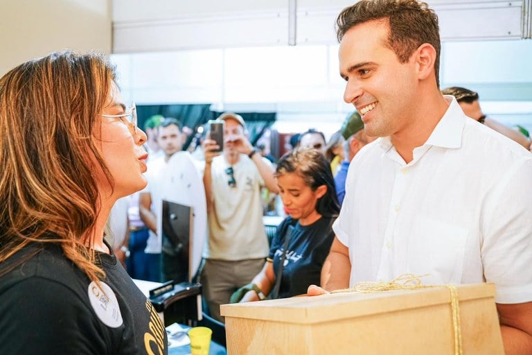 Lucas Ribeiro inaugura novo Polo de Ração Subsidiada e visita Expofeira no Sertão