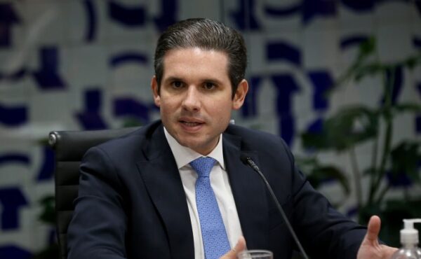 Hugo Motta diz que diálogo volta a ocupar relação entre Brasil e EUA, após encontro entre Lula e Trump