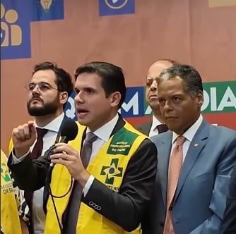 Hugo comemora a aprovação da PEC dos Agentes de Saúde e de Combate às Endemias: “A Câmara fez justiça”