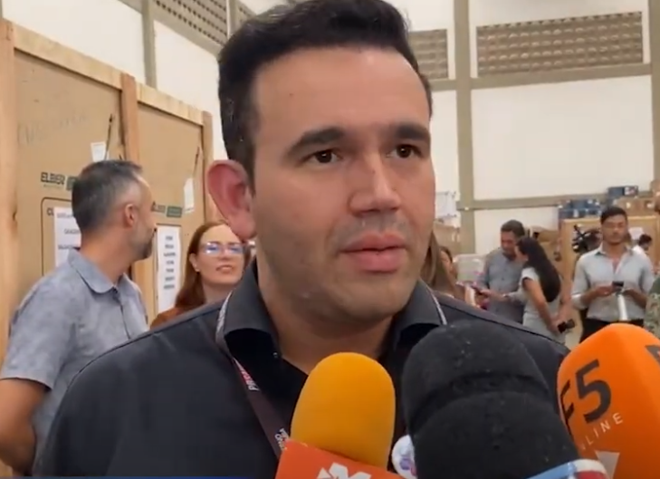 Johnny Bezerra evita tomar partido na troca de farpas entre Tibério e Gervásio e defende diálogo no PSB