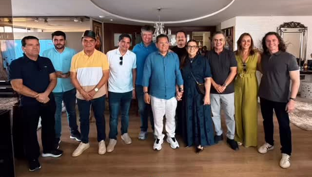 Adriano Galdino celebra aniversário em CG com presença de lideranças de diversas correntes políticas e de toda a Paraíba
