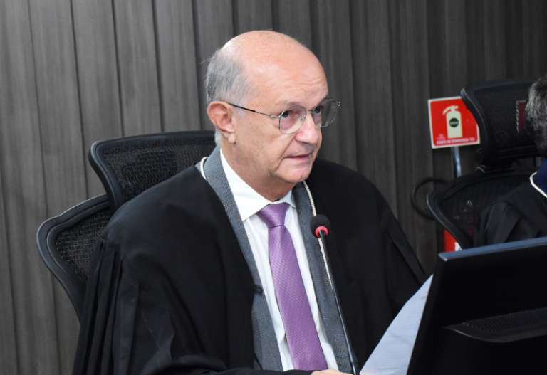 Pedido de vista adia julgamento que pode cassar mandatos do prefeito e vice de Cabedelo