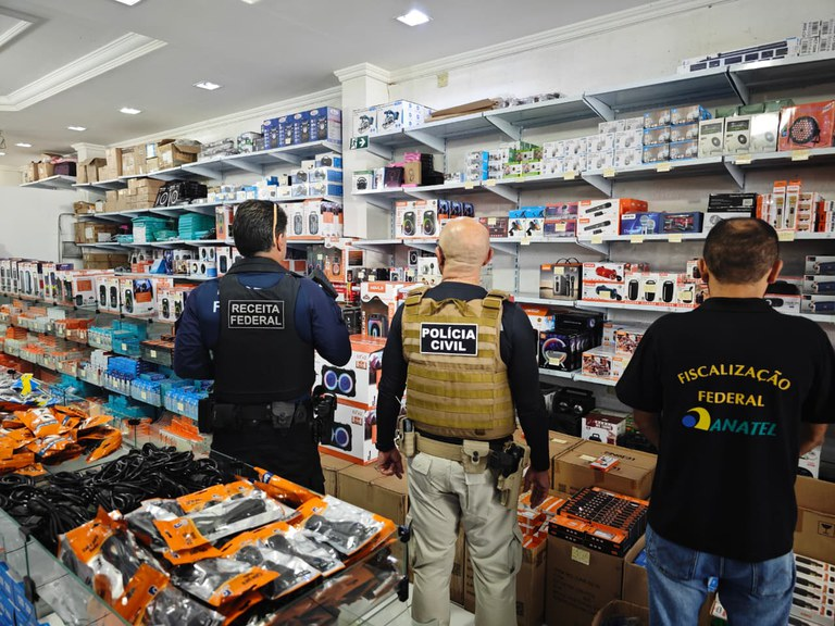 Operação apreende R$ 2 milhões em eletrônicos falsificados em CG