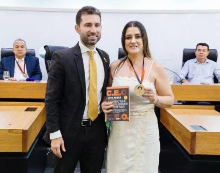 Prefeita de Zabelê recebe Medalha de Mérito Professor Darcy Ribeiro na Assembleia Legislativa da Paraíba