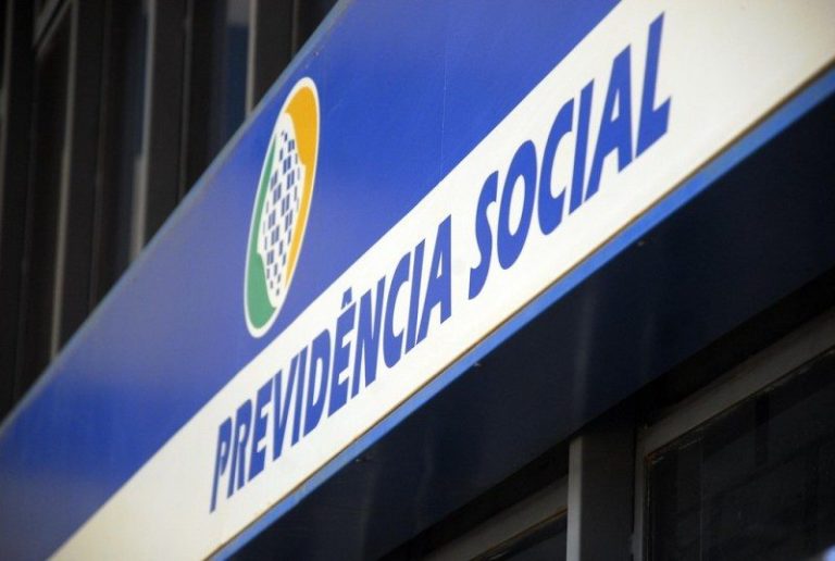 INSS alerta 4 milhões de beneficiários para realização de prova de vida; aviso foi enviado em extrato bancário