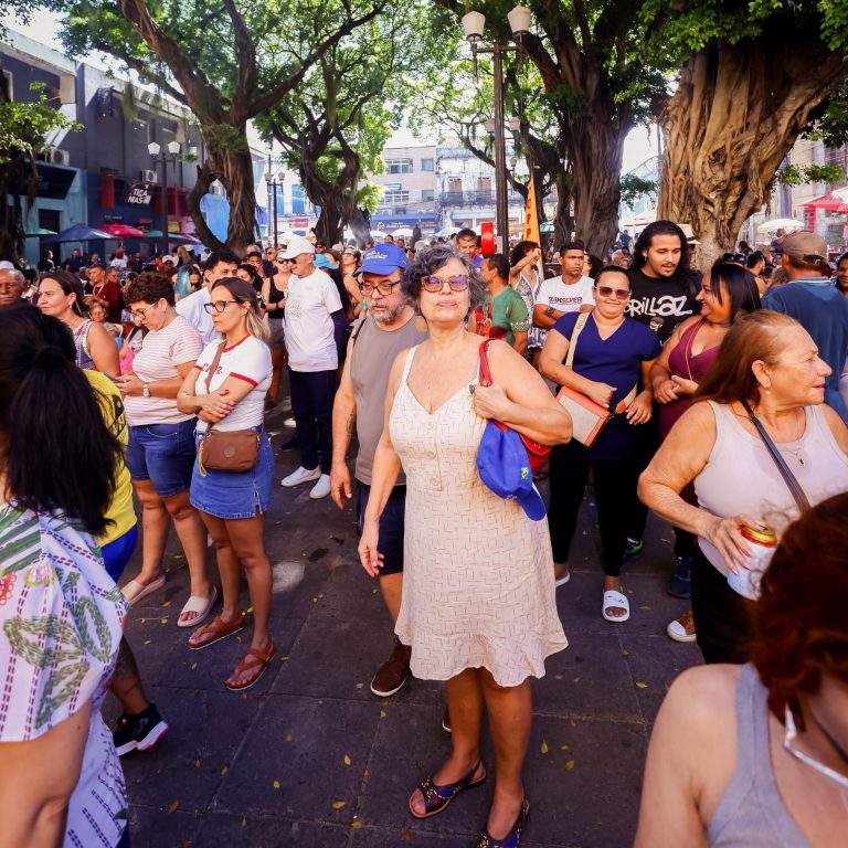 Samba de Juliana Almeida agita Sabadinho Bom, no Centro Histórico