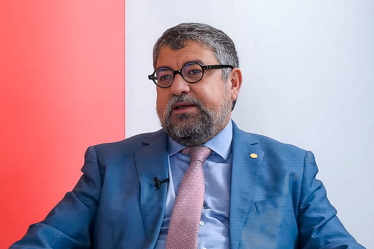 “Ninguém enfrenta fuzil com beijinhos”, diz vice-presidente do PT