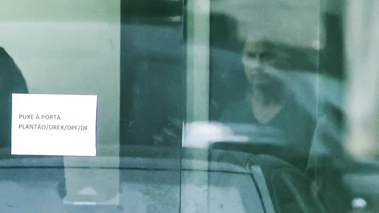 Moraes dá início a pena de Bolsonaro, que ficará preso na PF em Brasília