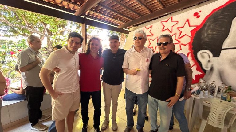 Foto de Tião Gomes e Veneziano lado a lado provoca especulações