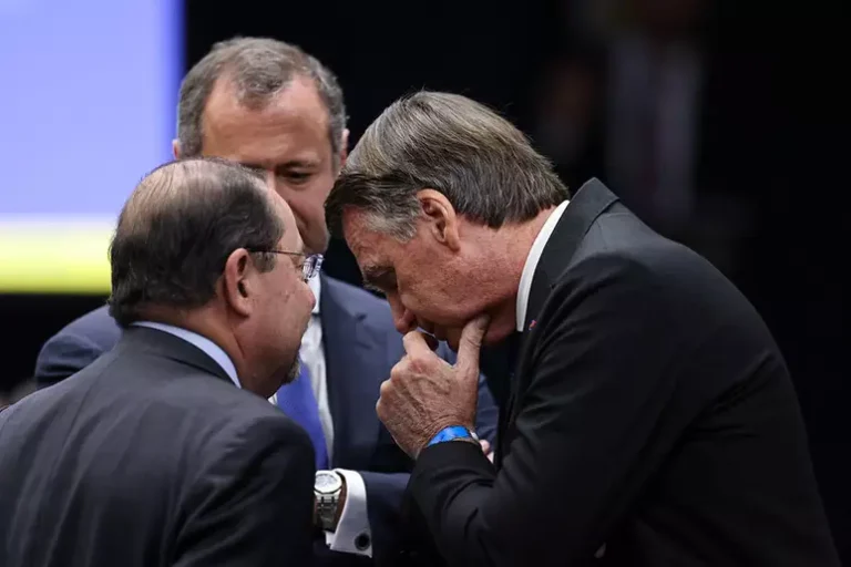 Com prisão próxima, Bolsonaro deve tentar novo recurso no STF