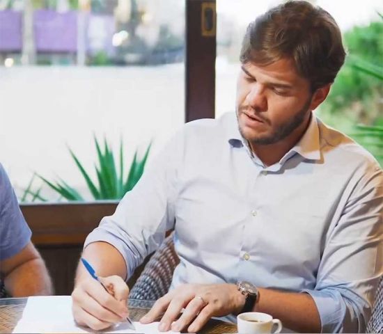 Bruno Cunha Lima reaparece nas redes sociais com mensagem enigmática: “É chegado o tempo de falar”