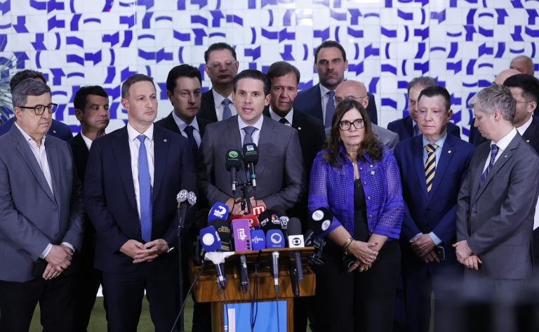 Hugo Motta e Derrite apresentam modificações no marco legal de combate ao crime organizado