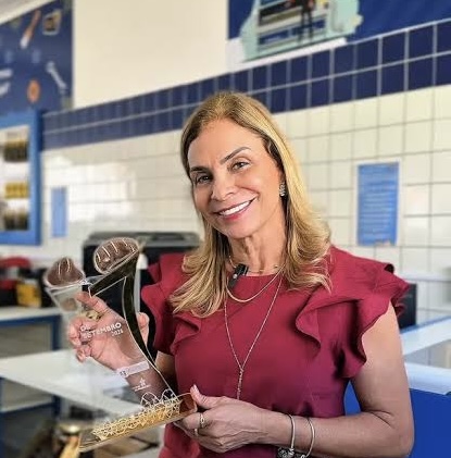 Prefeita de Queimadas anuncia rateio de R$ 20.975 para cada profissional da educação