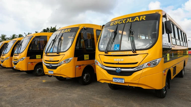 Prefeitura de Serra Branca anuncia reforço na frota escolar com a chegada de três ônibus 0km