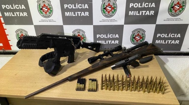 Fuzil, submetralhadora, pistola e drogas são apreendidos durante ação em Cabedelo