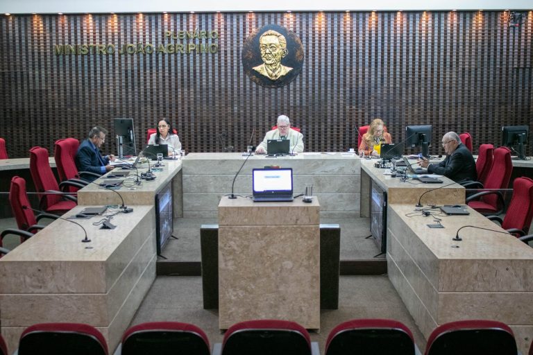 TCE aceita denúncia sobre contratação excessiva de temporários e cobra concurso em 180 dias na PMJP