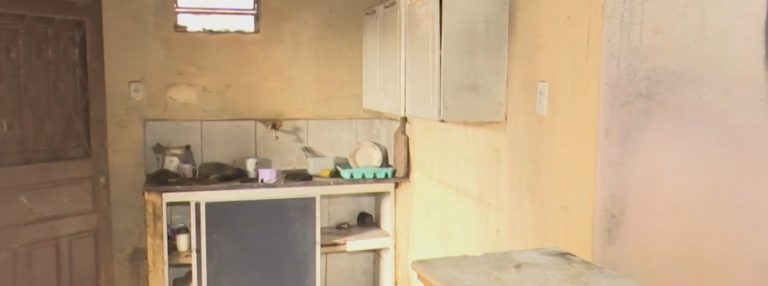 Família tem casa destruída por incêndio no distrito de Catolé de Zé Ferreira, em Campina Grande