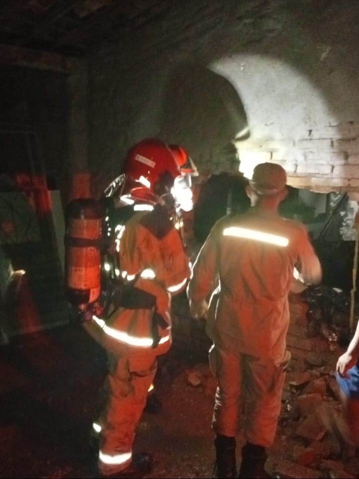 Incêndio atinge residência no bairro Alto da Bela Vista, em Monteiro, e mobiliza Corpo de Bombeiros