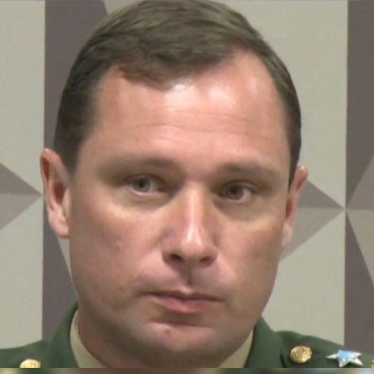 Após decisão do STF, tornozeleira eletrônica de Mauro Cid é retirada