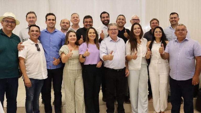 Na corrida para o senado, João Azevêdo recebe apoio de 15 prefeitos da Paraíba em Cuité