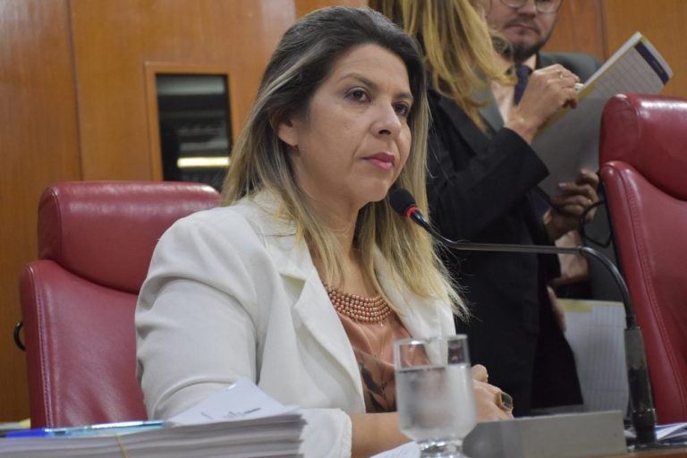 Filiada ao PP, Eliza ainda ‘patina’ entre Cícero e Lucas, mas firma convicção: “Não voto em Lula”