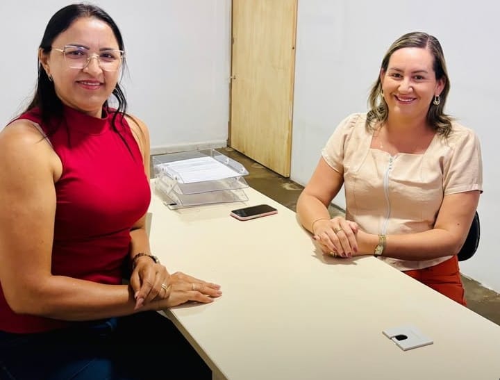 Prefeita Ana Paula realiza reunião de alinhamento com equipe da Secretaria de Infraestrutura em Monteiro