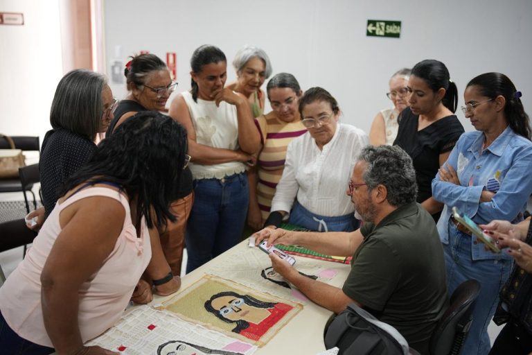 Salão do Artesanato Paraibano: rendeiras do Cariri participam de oficina com designer Renato Imbroisi