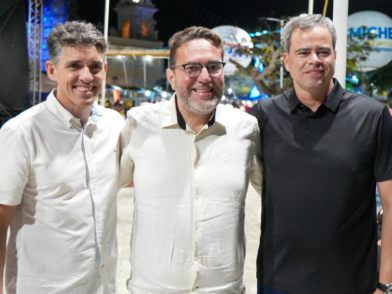 Prefeito de Serra Branca participa da festa da padroeira ao lado de deputados e anuncia novos investimentos na saúde