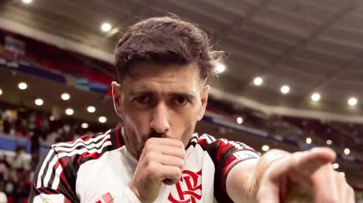 Com dois gols de Arrascaeta, Flamengo vence Cruz Azul e vai às semifinais da Copa Intercontinental