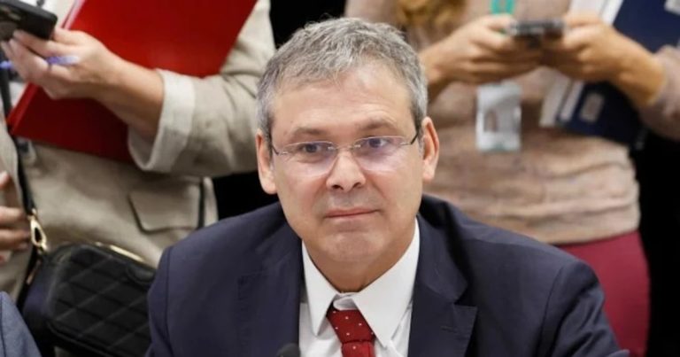 Líder do PT diz que governo não vai acionar tanto o Congresso em 2026 e defende Haddad candidato