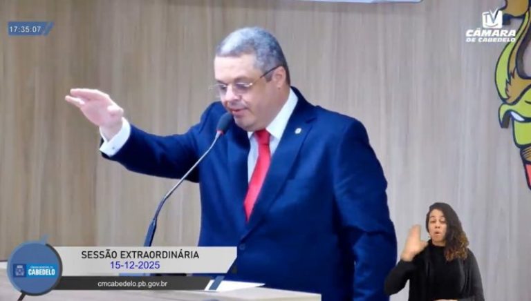 Edvaldo Neto, presidente da Câmara Municipal, toma posse como prefeito interino de Cabedelo, na Paraíba