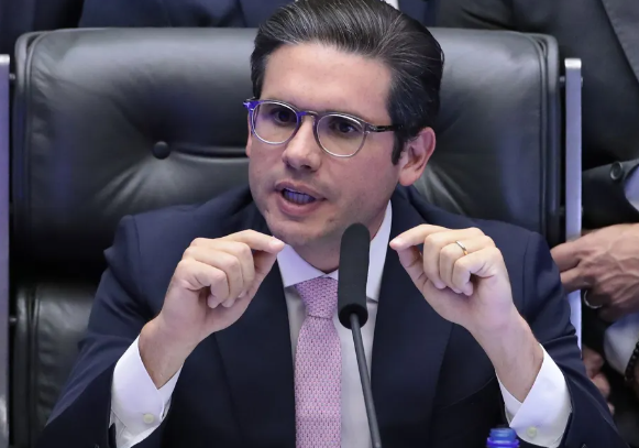 Hugo Motta confirma que vai pautar PL da Dosimetria ainda hoje