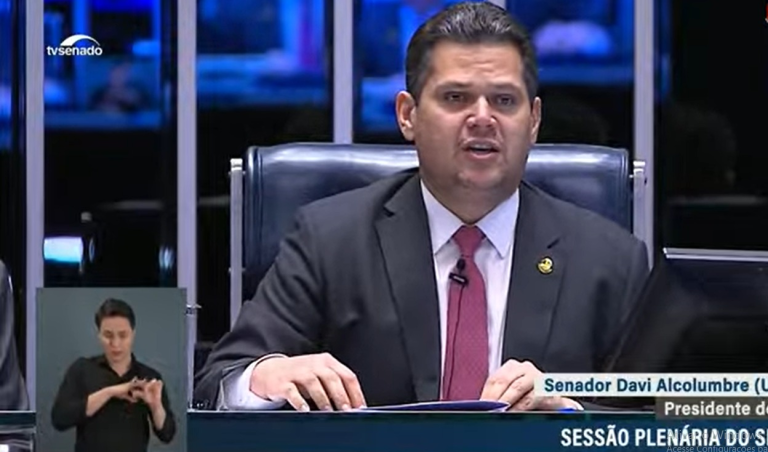 Mídia nacional destaca que pacificação de Alcolumbre com Lula pode passar pela queda de paraibana de importante cargo