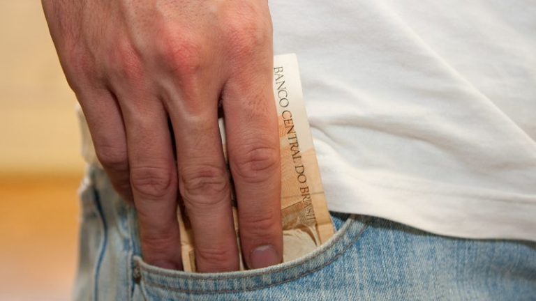 Segunda parcela do 13º salário deve ser paga até a próxima sexta-feira