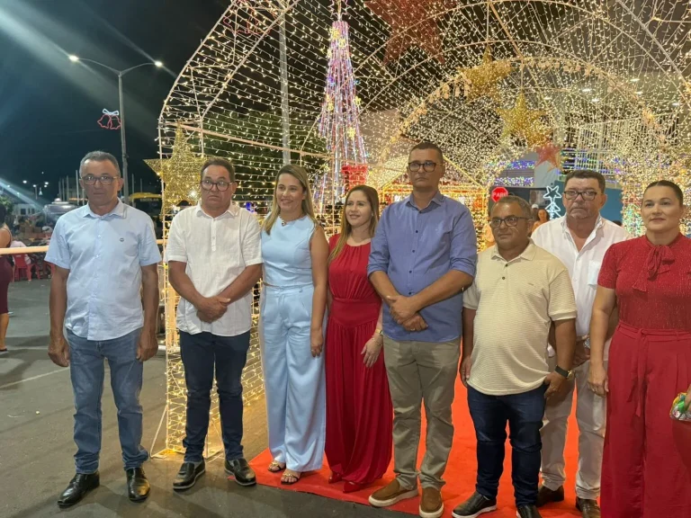 Prefeitura de São Domingos do Cariri acende iluminação natalina e lança o “Natal Luz” com grande caravana do Papai Noel