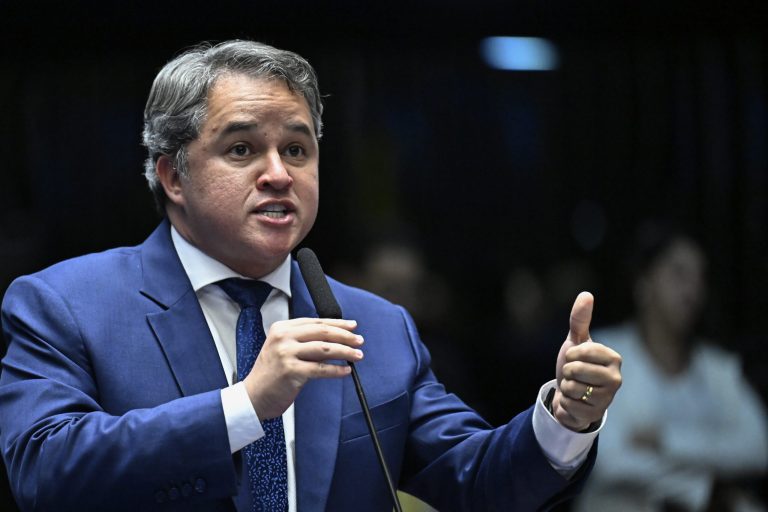 Efraim Filho explica voto pela aprovação do PL da Dosimetria no Senado