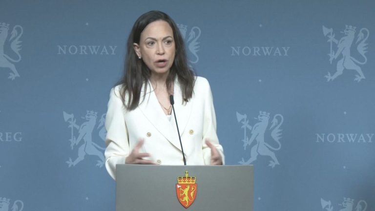 “Venezuela já foi invadida”, diz Corina sobre possível intervenção dos EUA